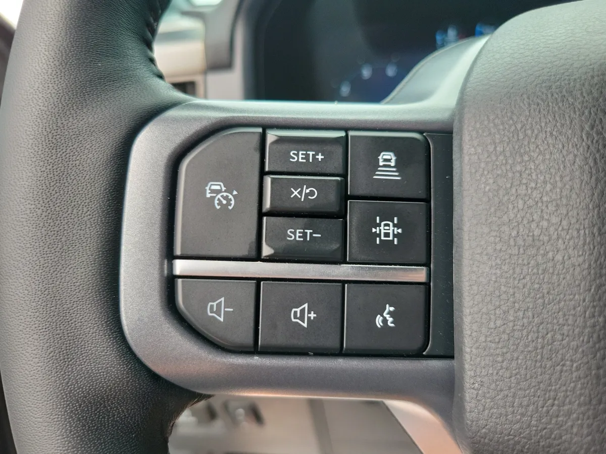 2024 Ford F-150 LARIAT thumbnail 23