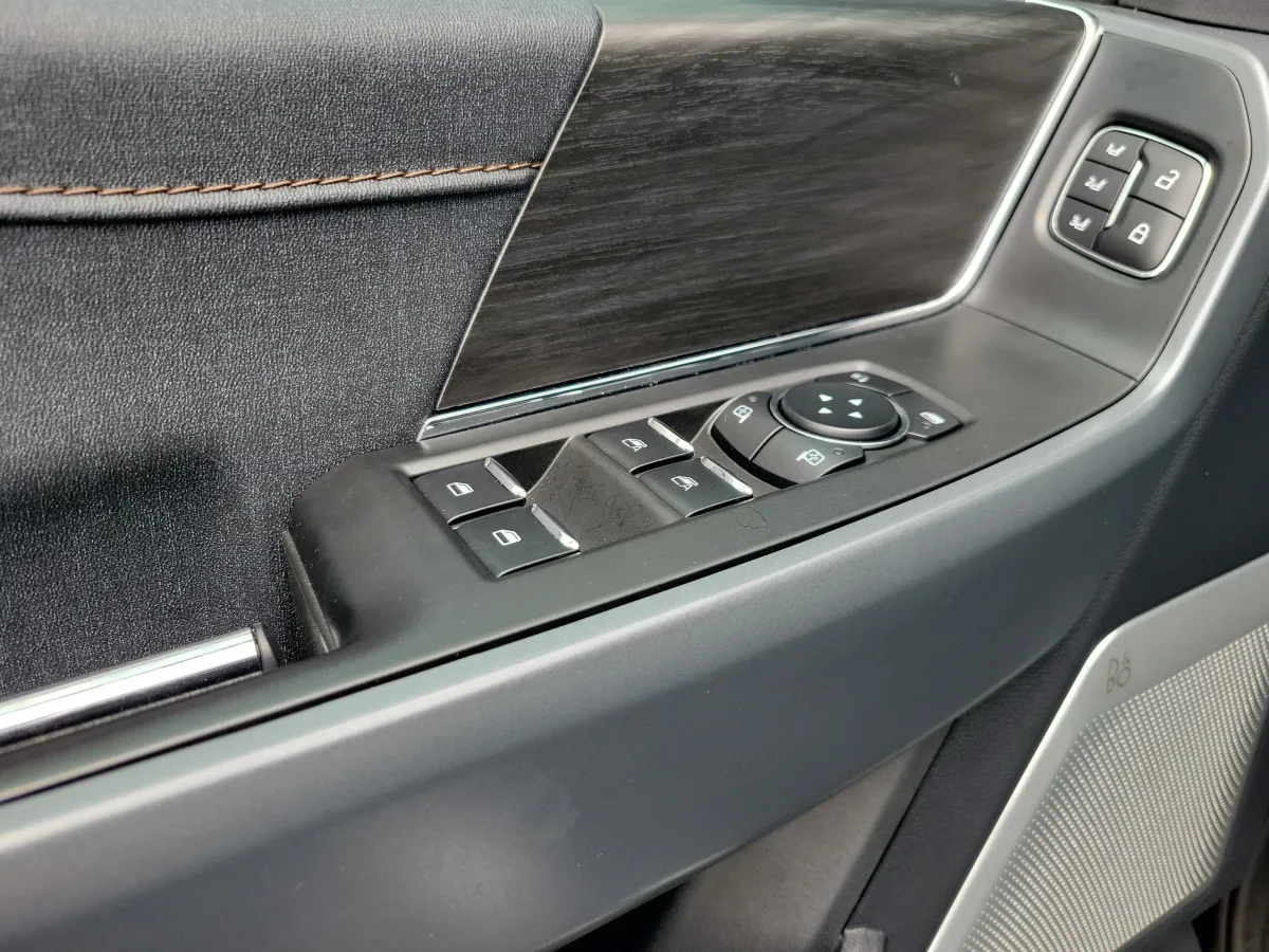 2024 Ford F-150 LARIAT thumbnail 7
