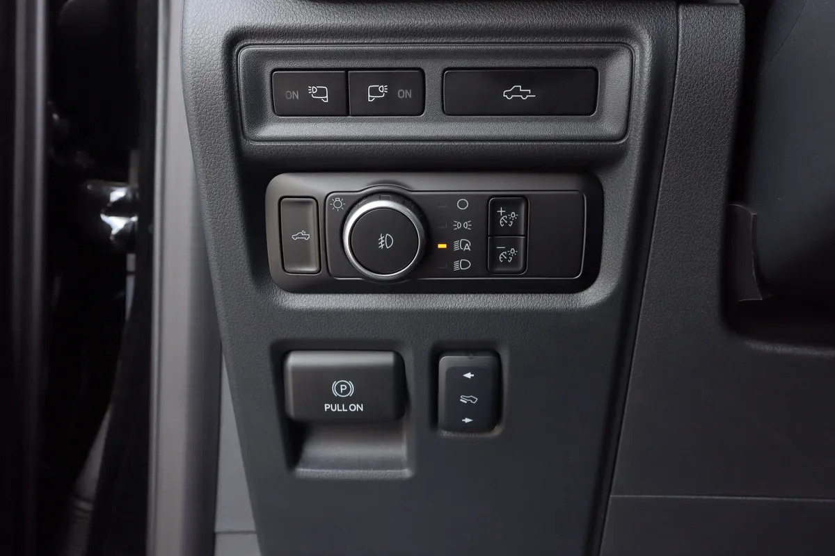 2024 Ford F-150 LARIAT thumbnail 23