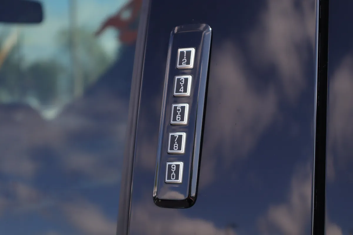 2024 Ford F-150 LARIAT thumbnail 31