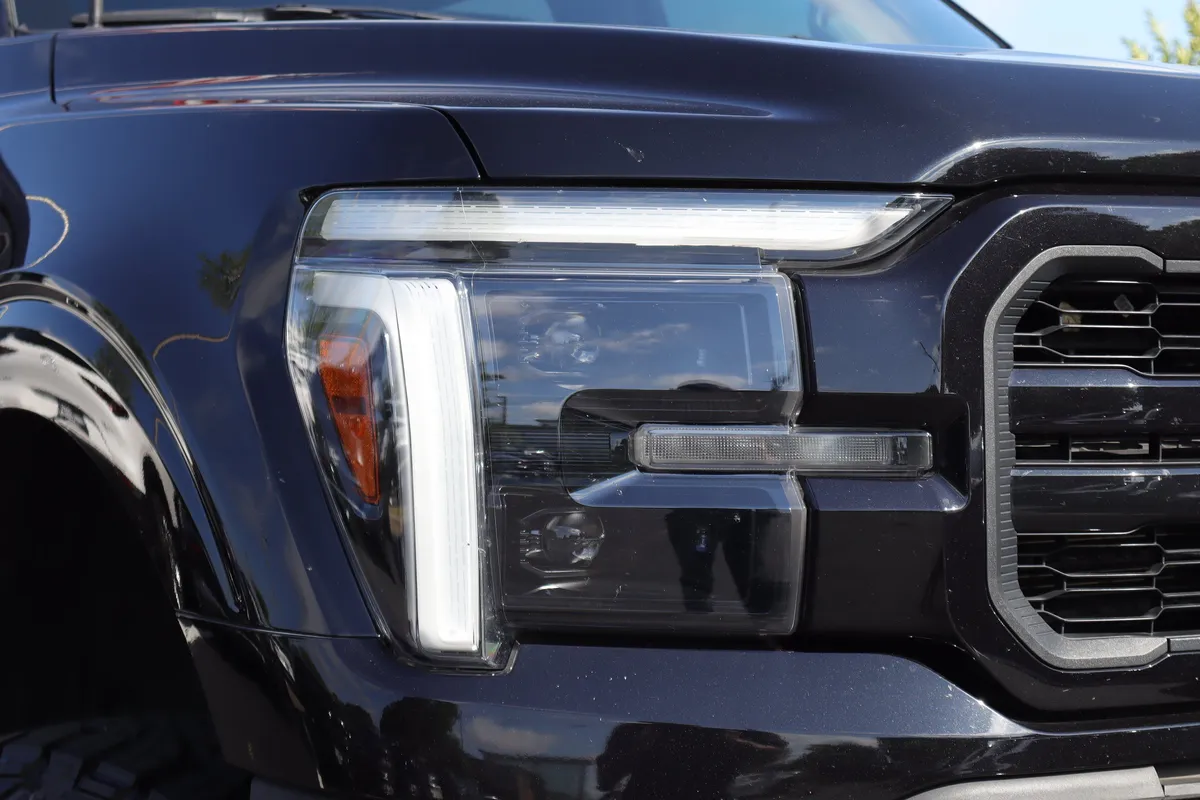 2024 Ford F-150 LARIAT thumbnail 32