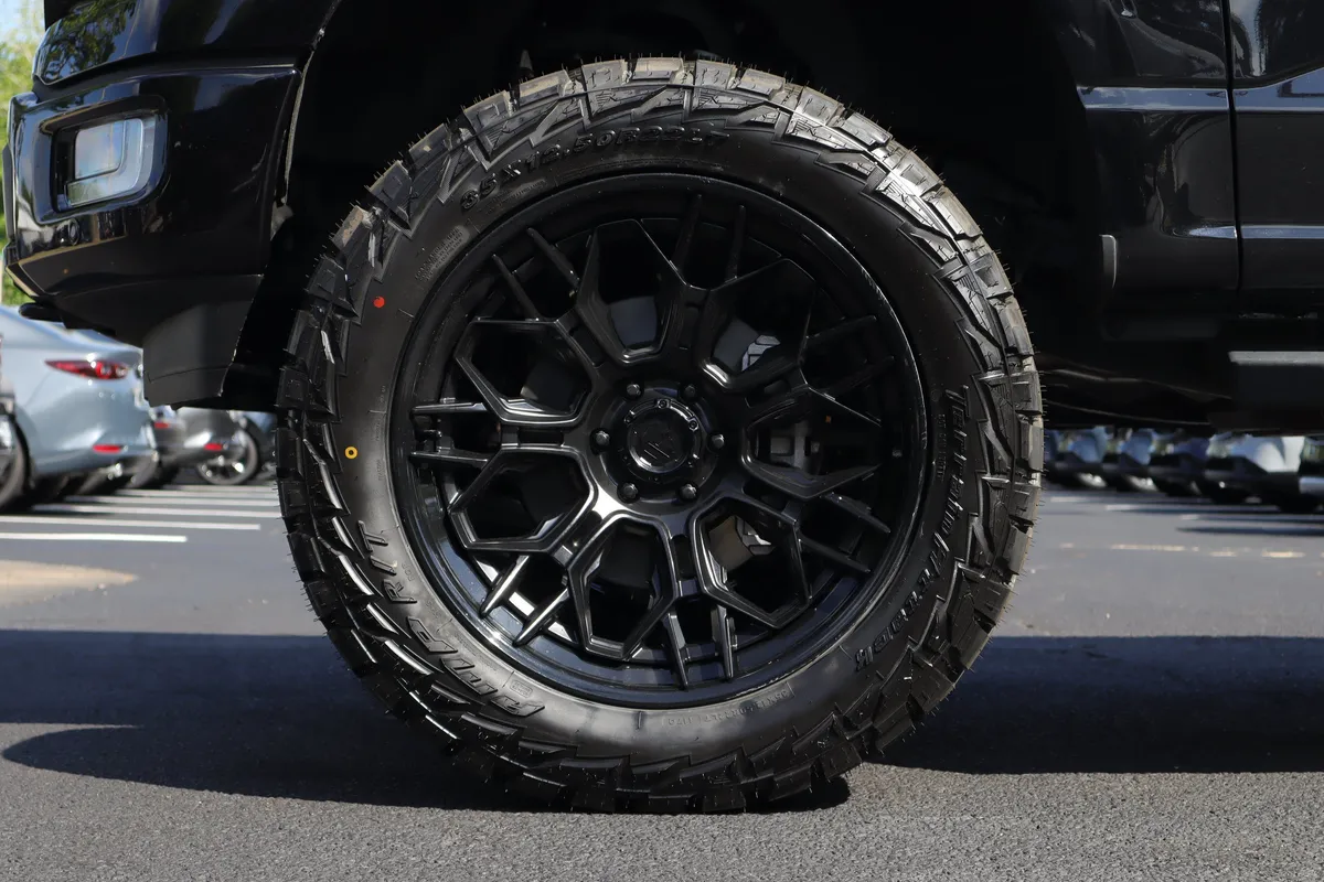 2024 Ford F-150 LARIAT thumbnail 5