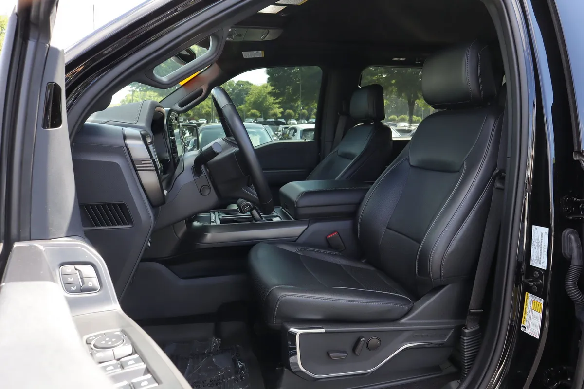 2024 Ford F-150 LARIAT thumbnail 8