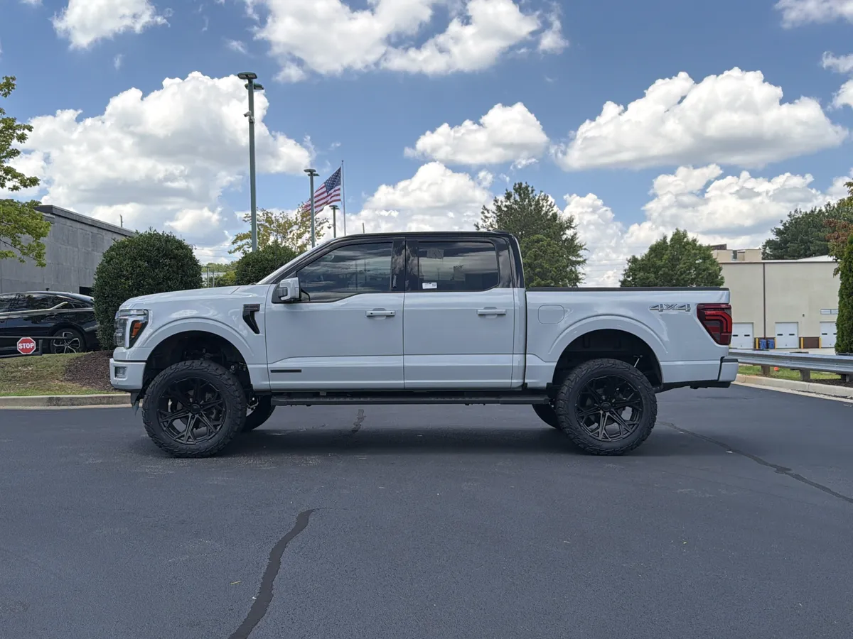 2024 Ford F-150 LARIAT thumbnail 11