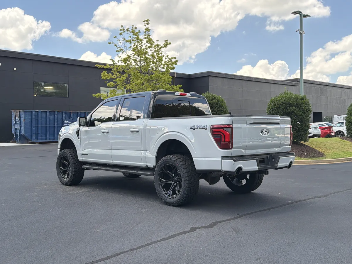 2024 Ford F-150 LARIAT thumbnail 12