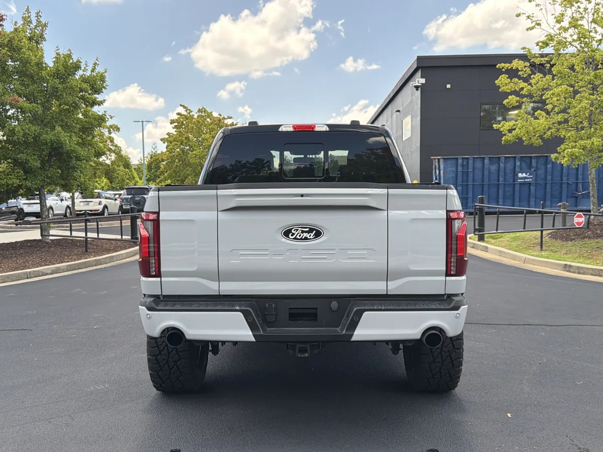 2024 Ford F-150 LARIAT thumbnail 14