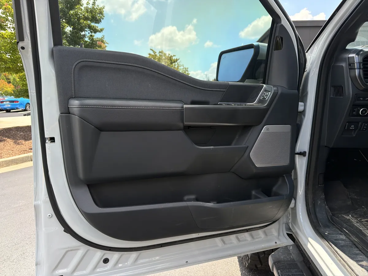 2024 Ford F-150 LARIAT thumbnail 15