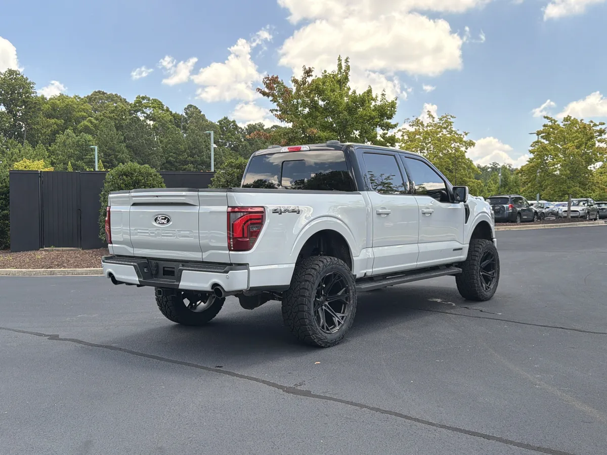 2024 Ford F-150 LARIAT thumbnail 2