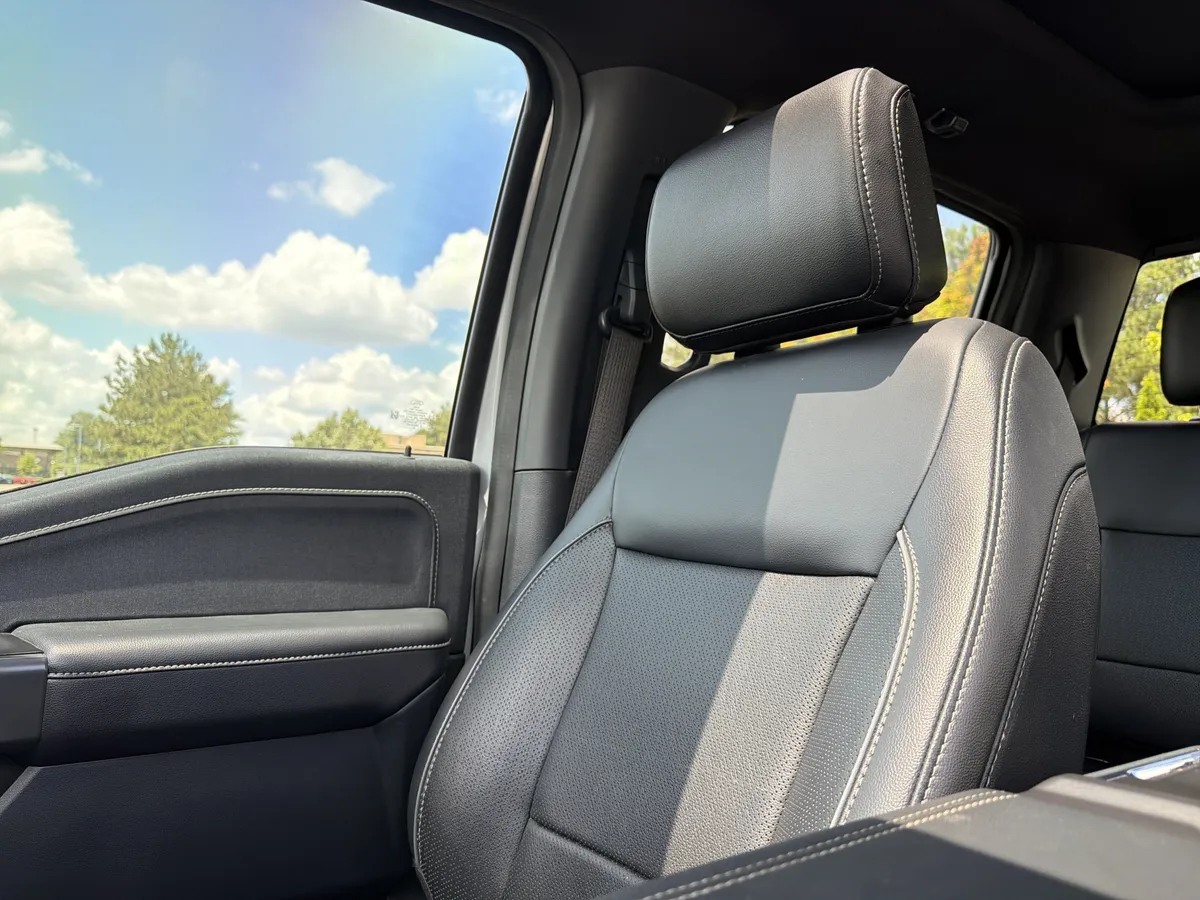 2024 Ford F-150 LARIAT thumbnail 24