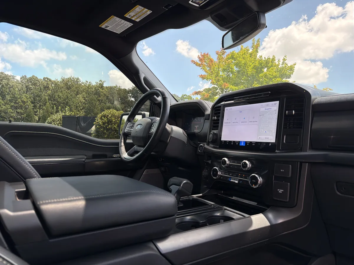 2024 Ford F-150 LARIAT thumbnail 5