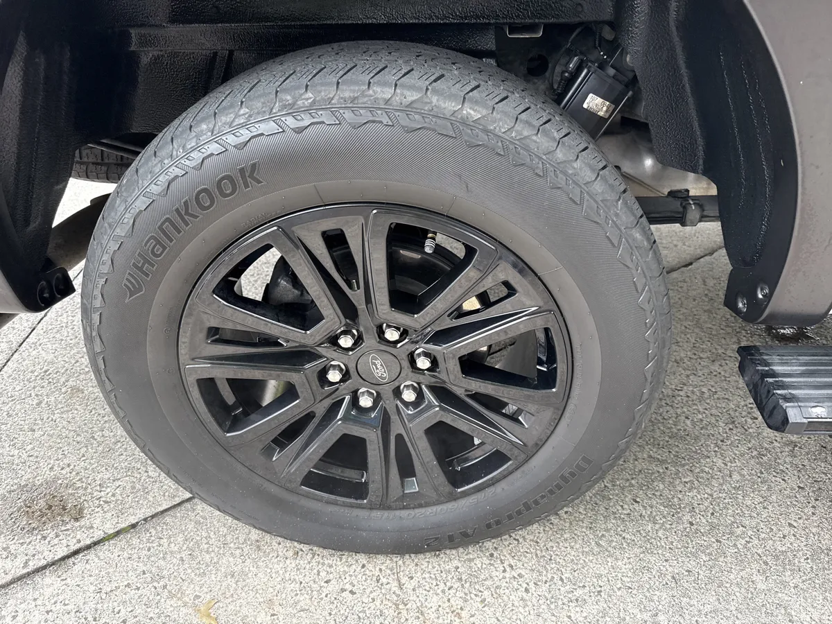 2024 Ford F-150 Platinum thumbnail 17