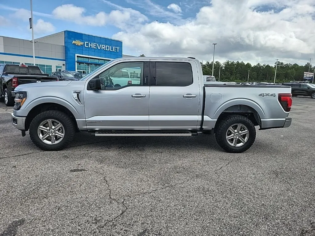 2024 Ford F-150 XLT thumbnail 4