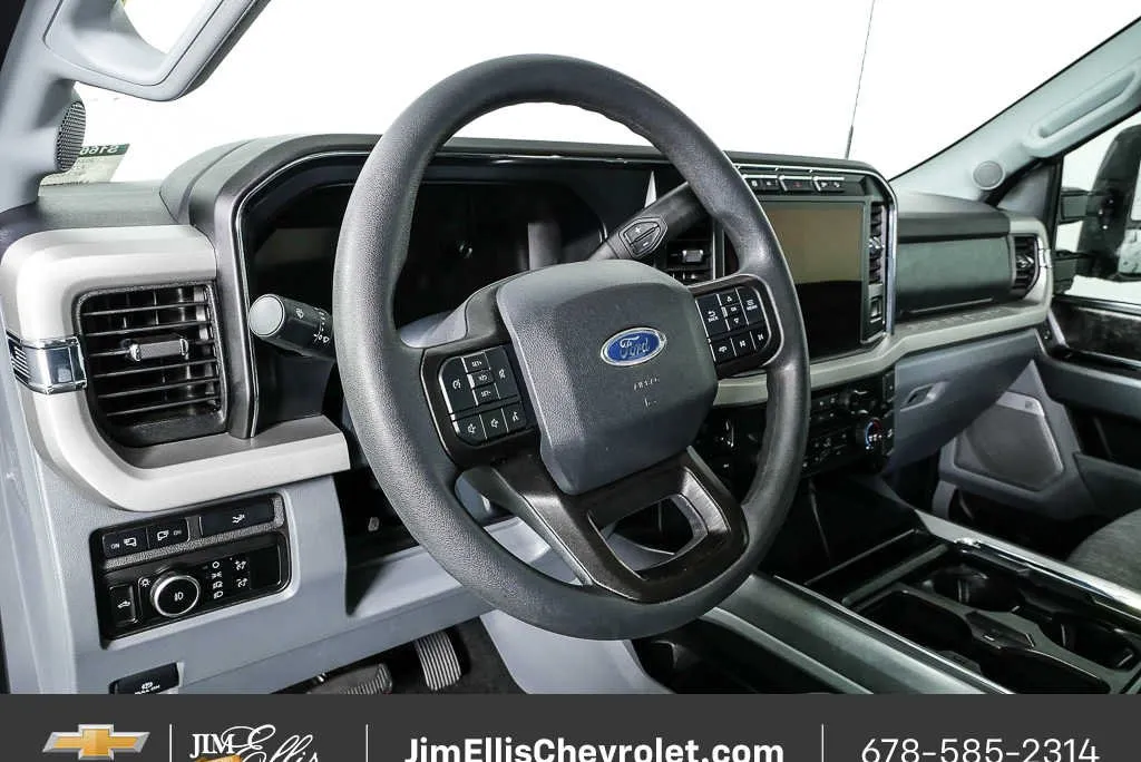 2024 Ford F-250 XLT thumbnail 4