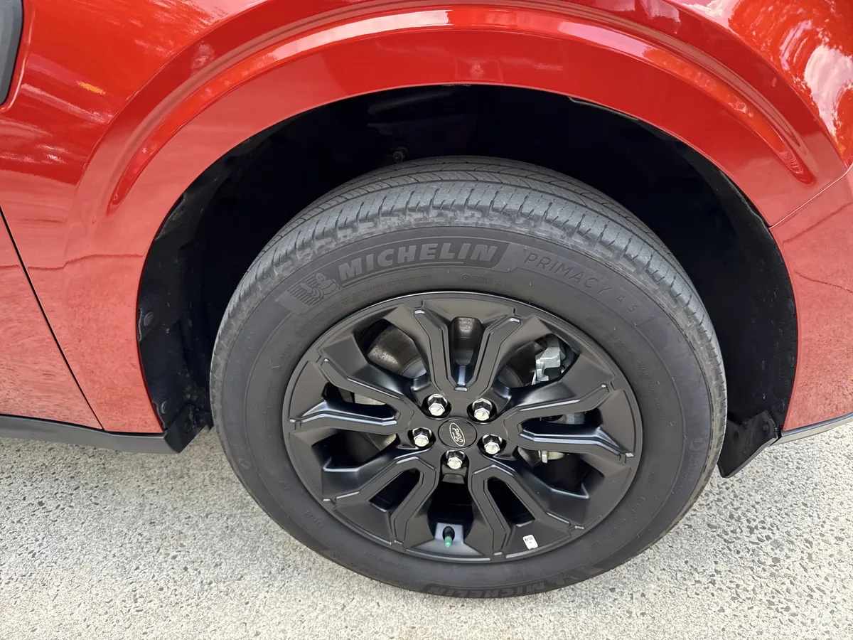 2024 Ford Maverick LARIAT thumbnail 12