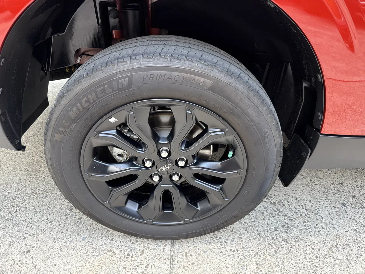 2024 Ford Maverick LARIAT thumbnail 17