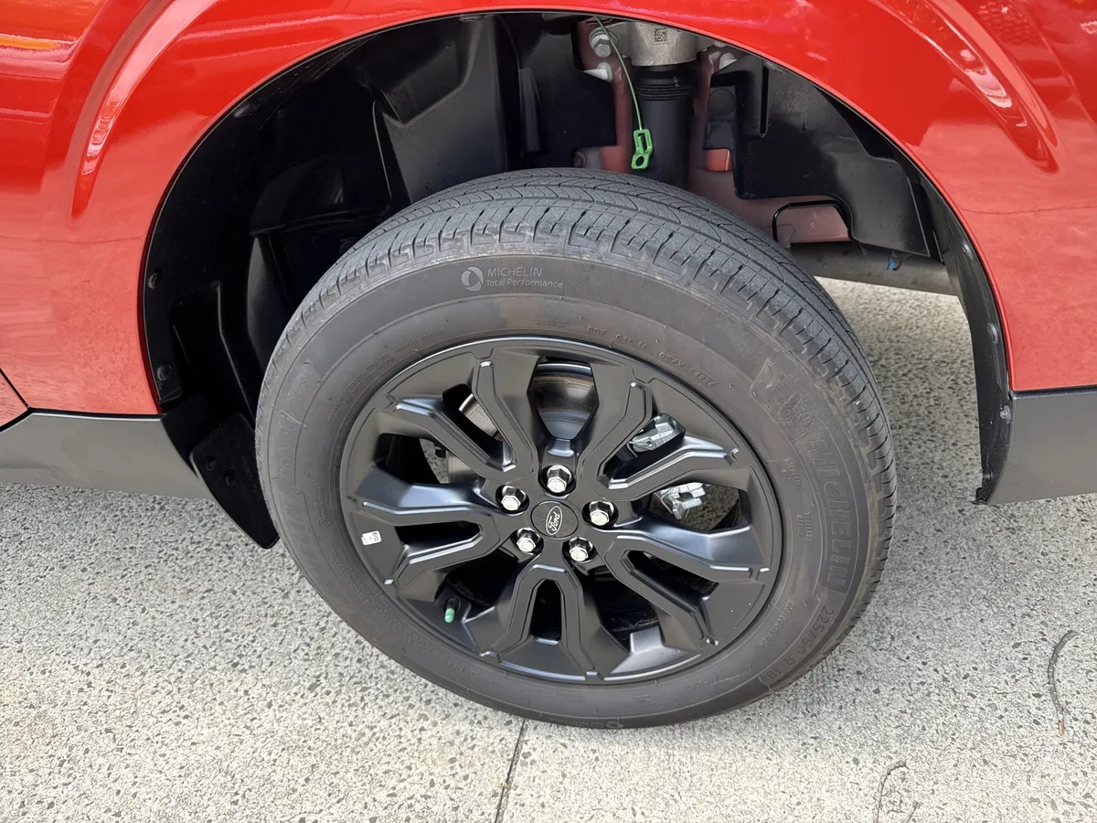2024 Ford Maverick LARIAT thumbnail 18