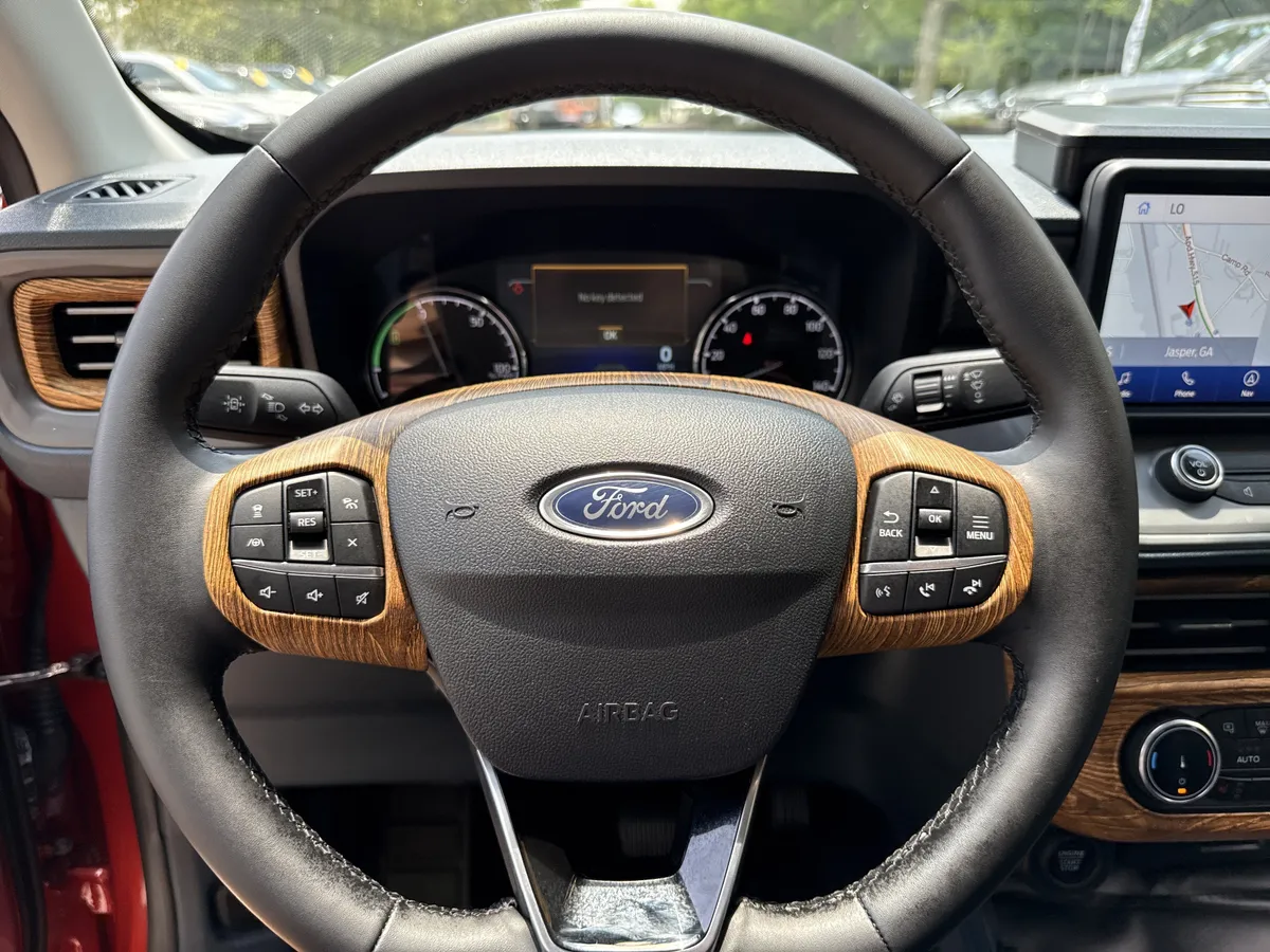 2024 Ford Maverick LARIAT thumbnail 22