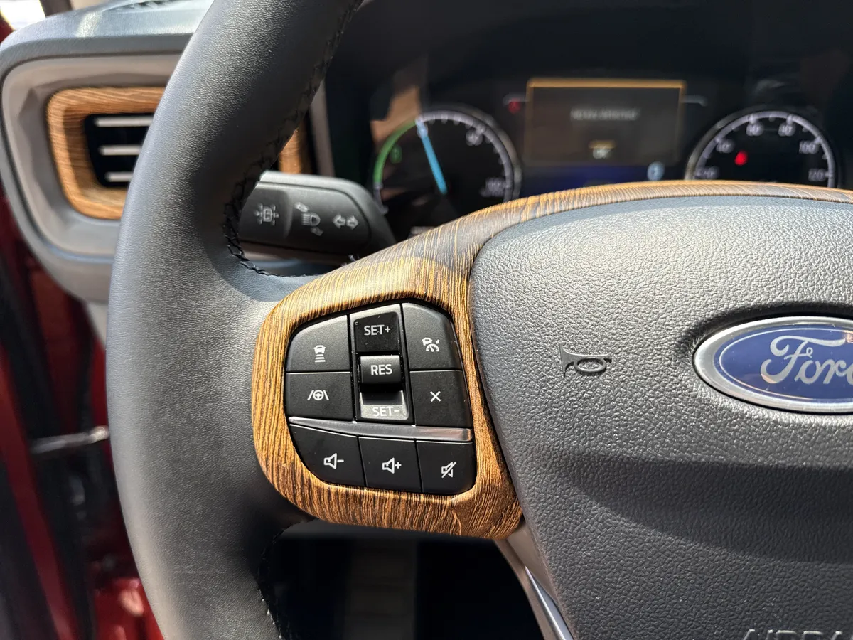2024 Ford Maverick LARIAT thumbnail 23