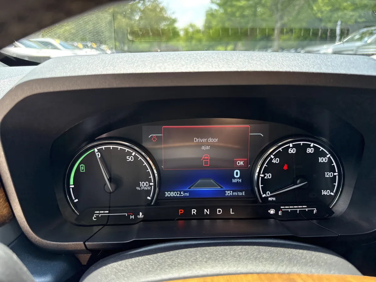 2024 Ford Maverick LARIAT thumbnail 25