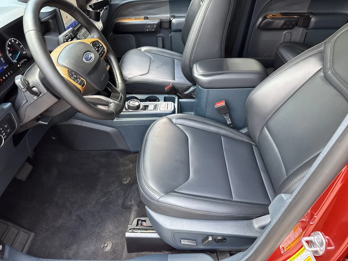 2024 Ford Maverick LARIAT thumbnail 9