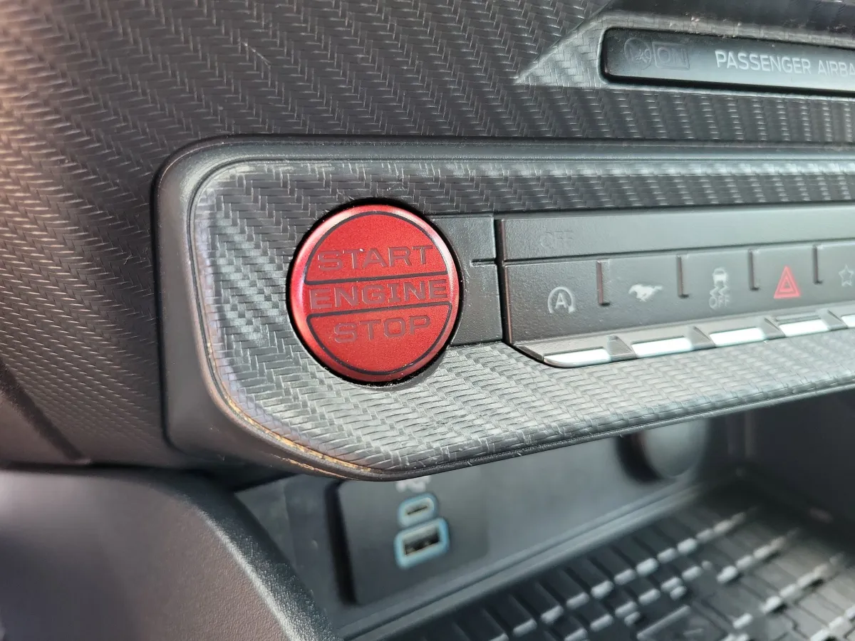 2024 Ford Mustang EcoBoost Premium thumbnail 11