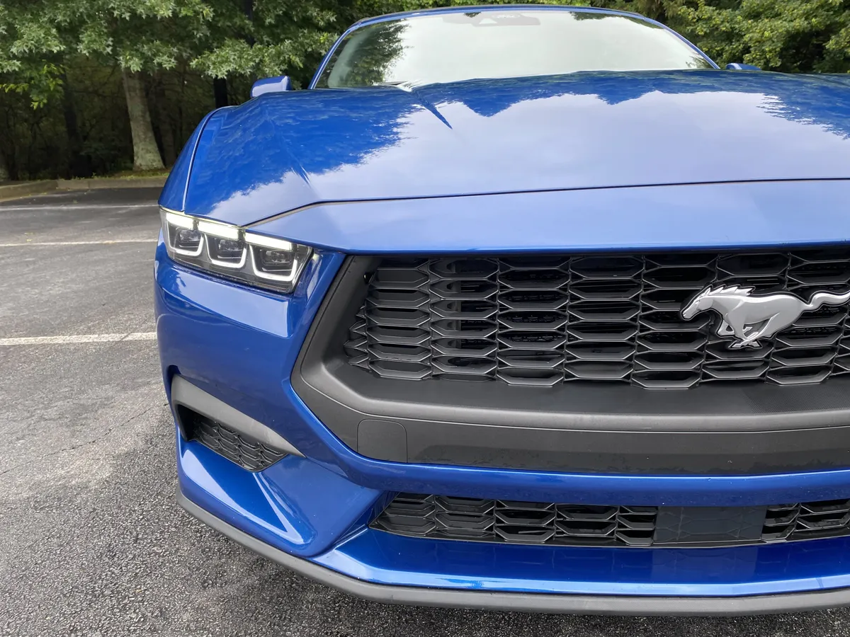 2024 Ford Mustang EcoBoost Premium thumbnail 12
