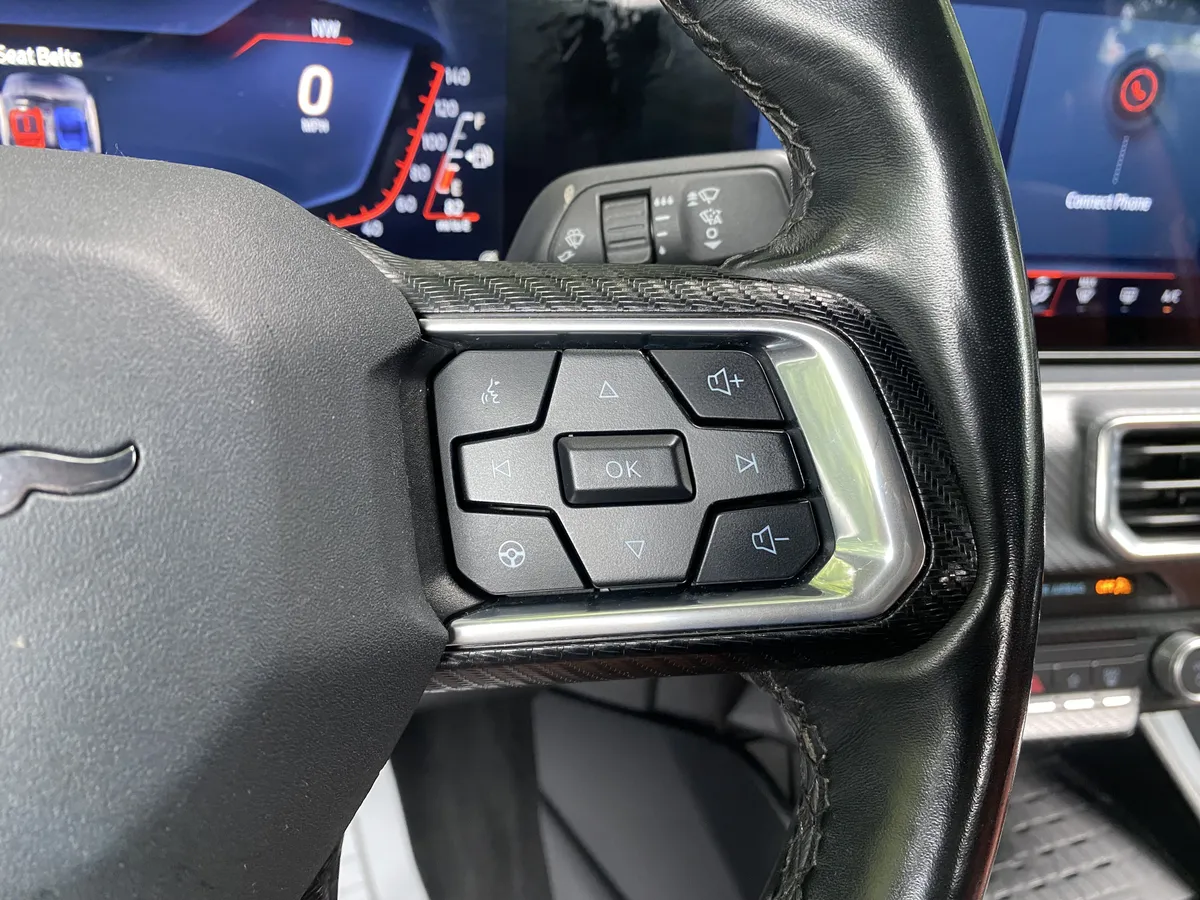 2024 Ford Mustang EcoBoost Premium thumbnail 19