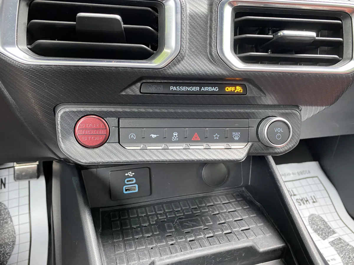 2024 Ford Mustang EcoBoost Premium thumbnail 26