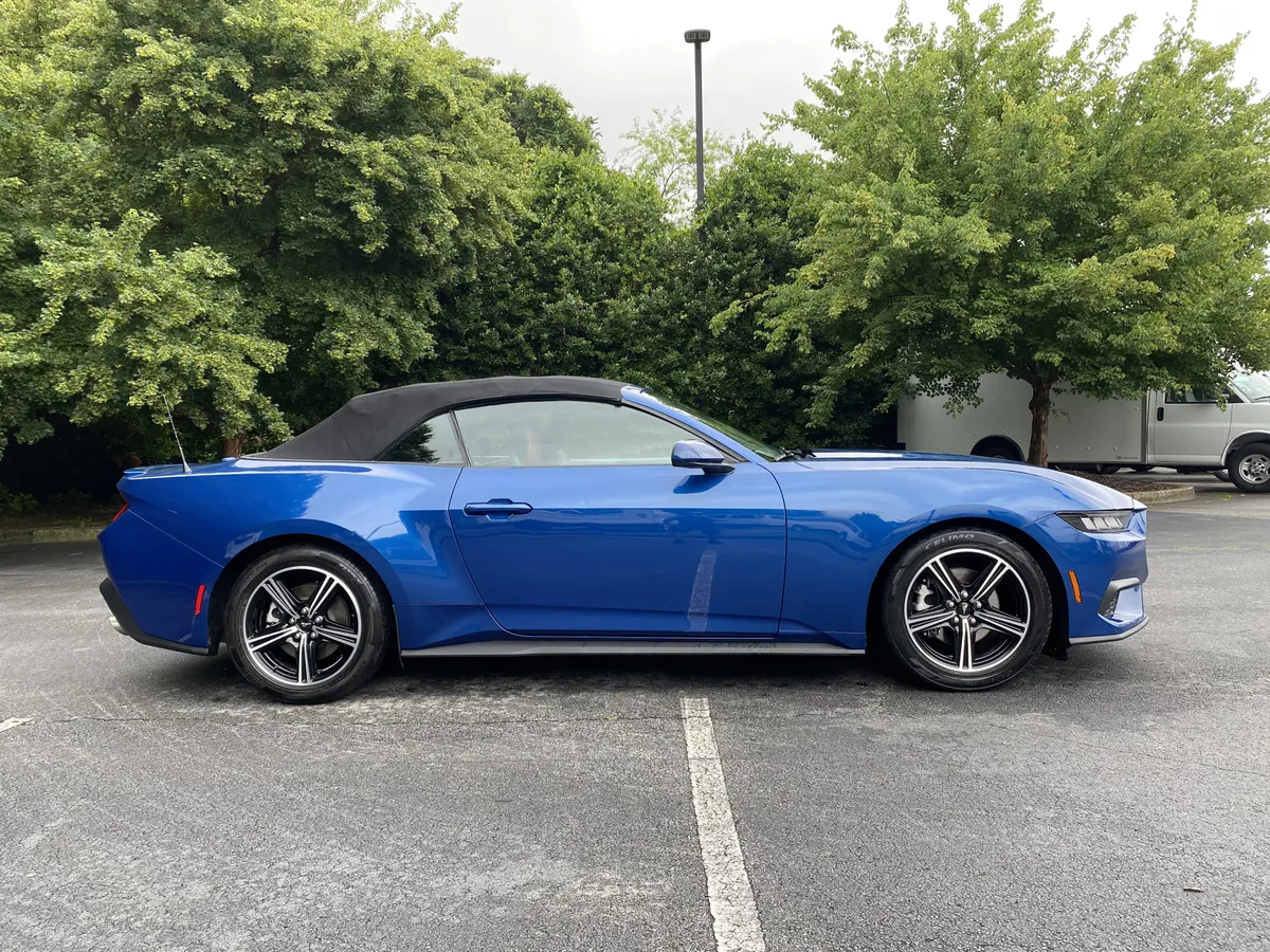 2024 Ford Mustang EcoBoost Premium thumbnail 9