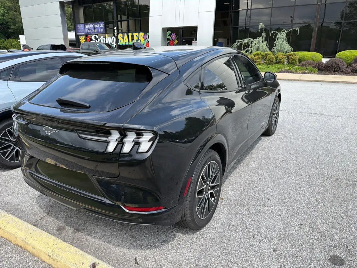 2024 Ford Mustang Mach-E Premium thumbnail 4