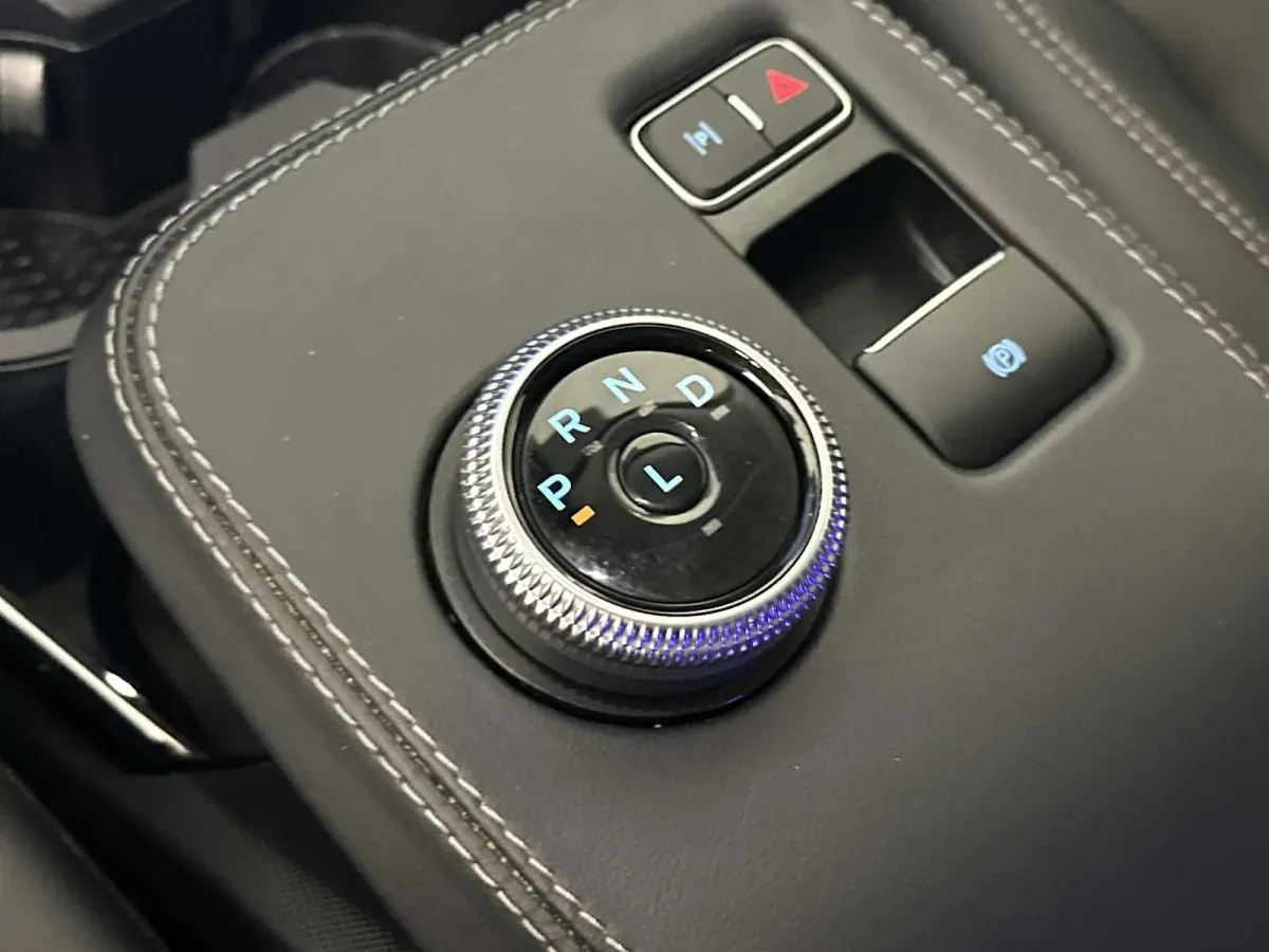 2024 Ford Mustang Mach-E Premium thumbnail 40