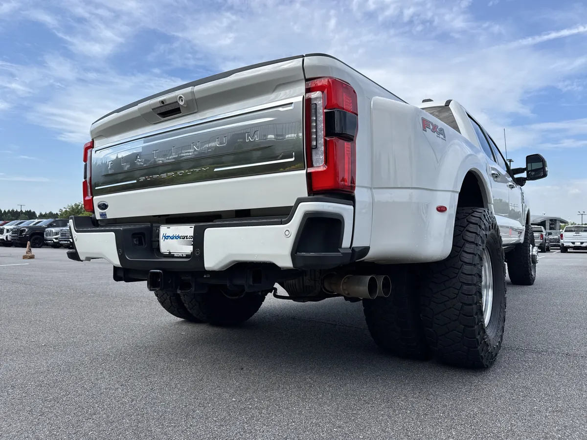 2024 Ford Super Duty F-350 DRW Platinum thumbnail 11