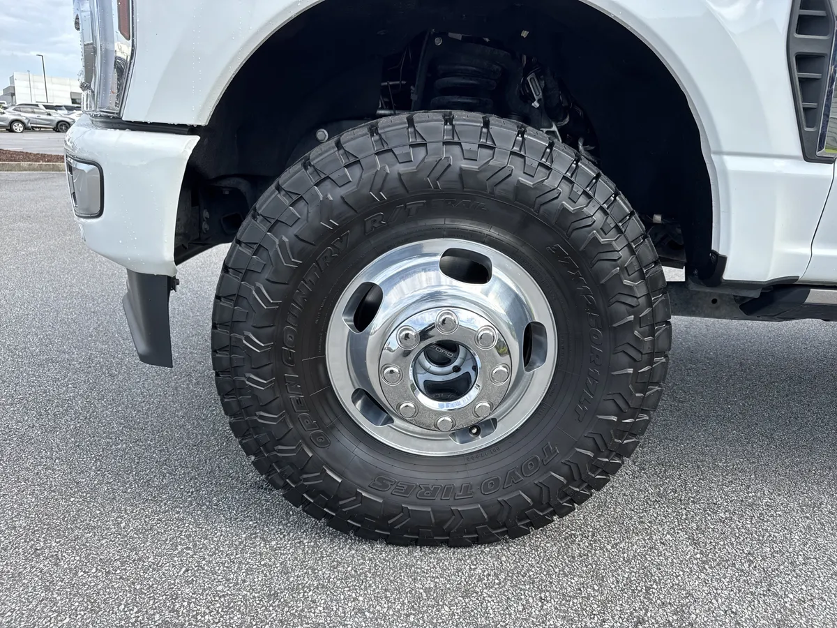 2024 Ford Super Duty F-350 DRW Platinum thumbnail 13