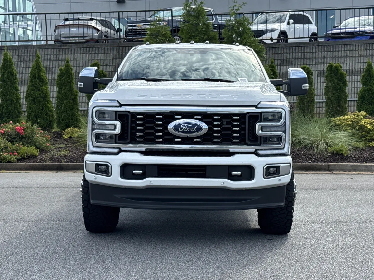 2024 Ford Super Duty F-350 DRW Platinum thumbnail 2