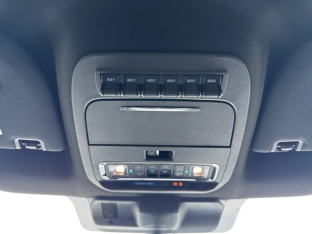 2024 Ford Super Duty F-350 DRW Platinum thumbnail 29