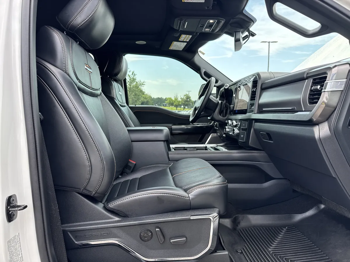 2024 Ford Super Duty F-350 DRW Platinum thumbnail 32