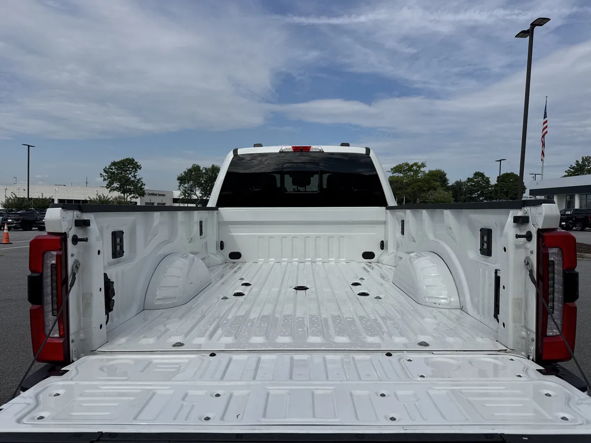 2024 Ford Super Duty F-350 DRW Platinum thumbnail 34