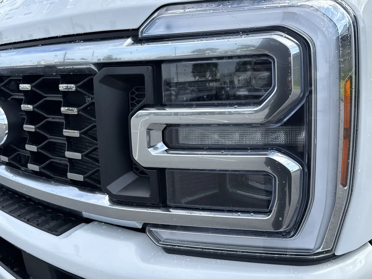 2024 Ford Super Duty F-350 DRW Platinum thumbnail 5