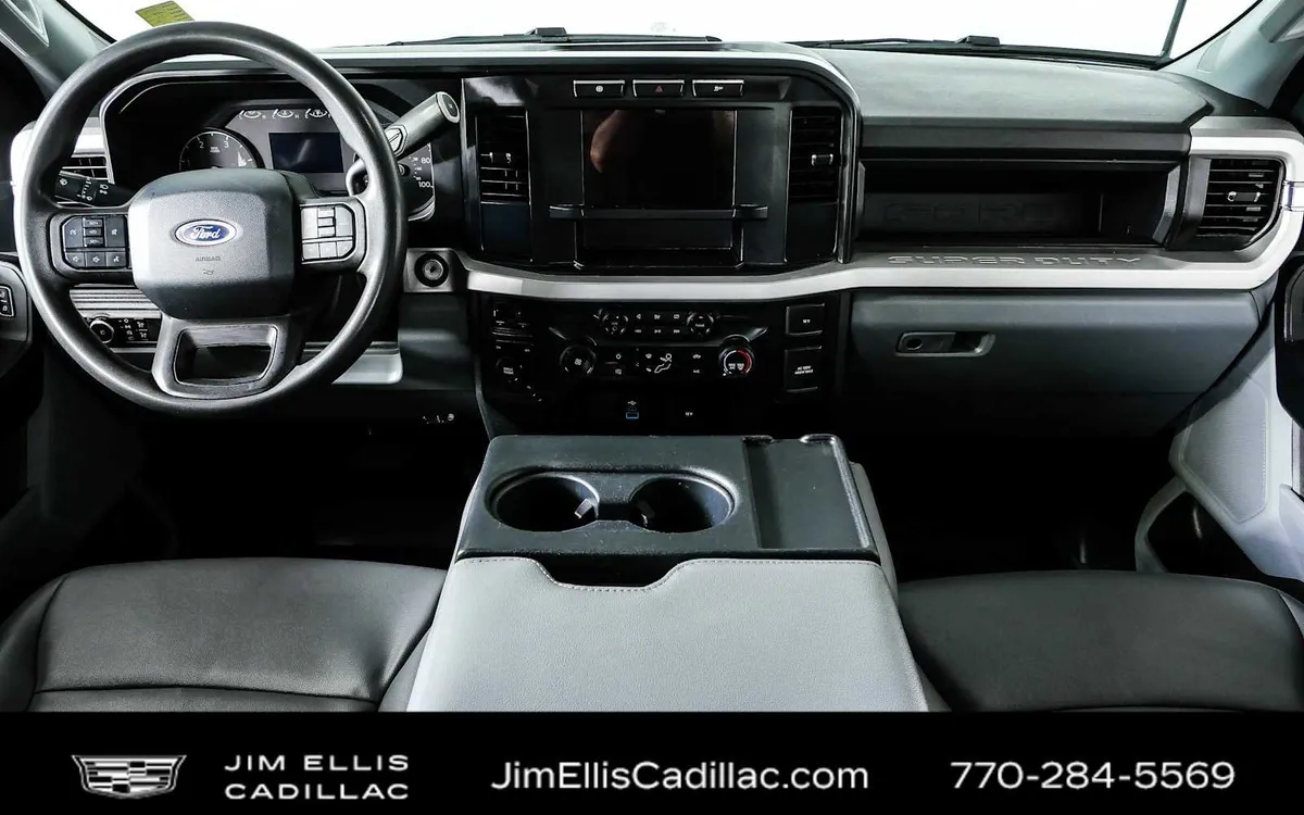 2024 Ford Super Duty F-350 DRW XL thumbnail 17