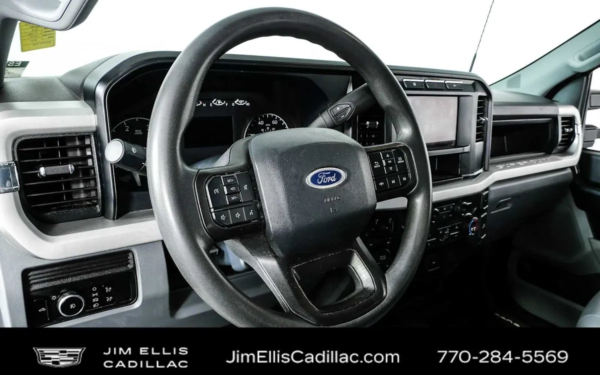 2024 Ford Super Duty F-350 DRW XL thumbnail 4