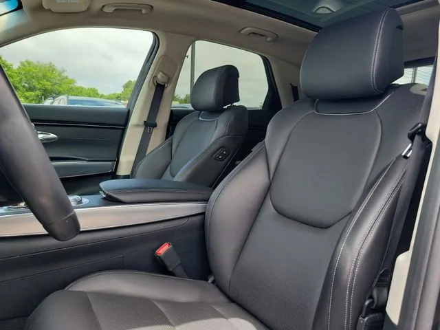 2024 Genesis GV70 thumbnail 12