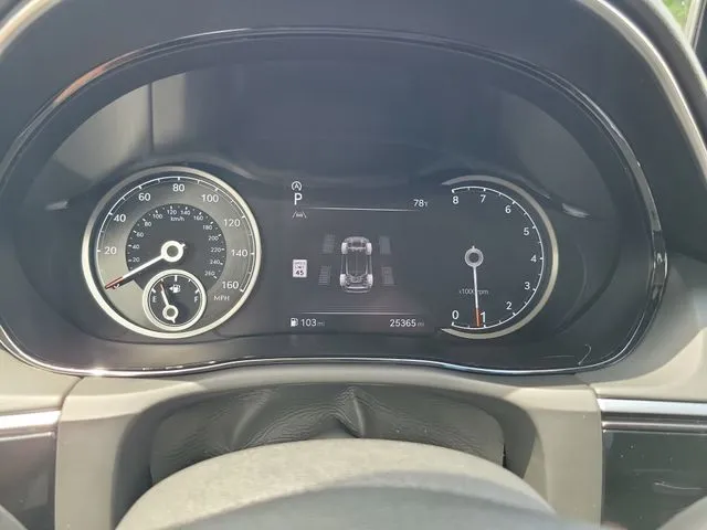 2024 Genesis GV70 thumbnail 17