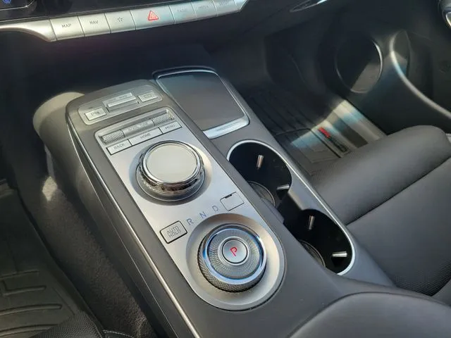 2024 Genesis GV70 thumbnail 25