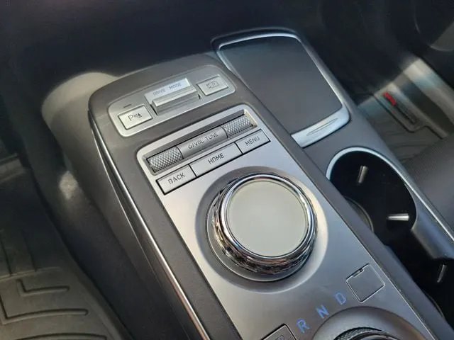 2024 Genesis GV70 thumbnail 26