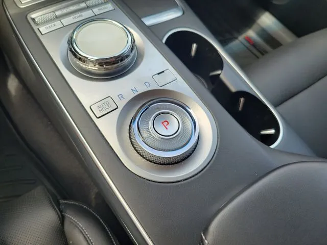 2024 Genesis GV70 thumbnail 27