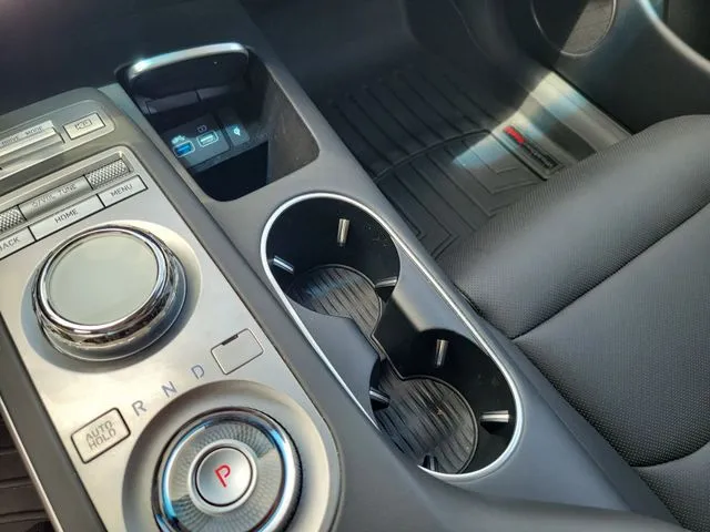 2024 Genesis GV70 thumbnail 28