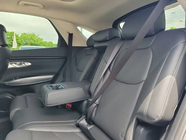 2024 Genesis GV70 thumbnail 30