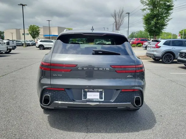 2024 Genesis GV70 thumbnail 5