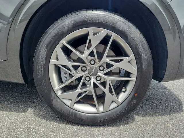 2024 Genesis GV70 thumbnail 7