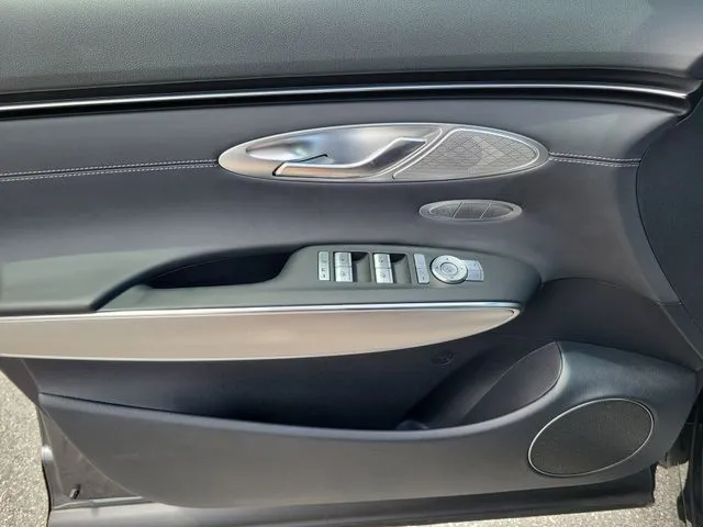 2024 Genesis GV70 thumbnail 8